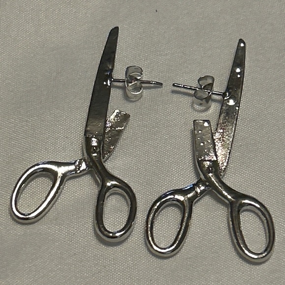 Pierced Earrings Scissors Cutting Silver Metal Jewelry Emo Goth hair Stylist new - Picture 1 of 7